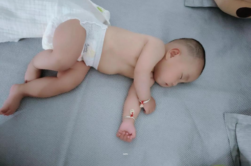 武汉助孕公司联系方式宝宝胳膊上起红疙瘩